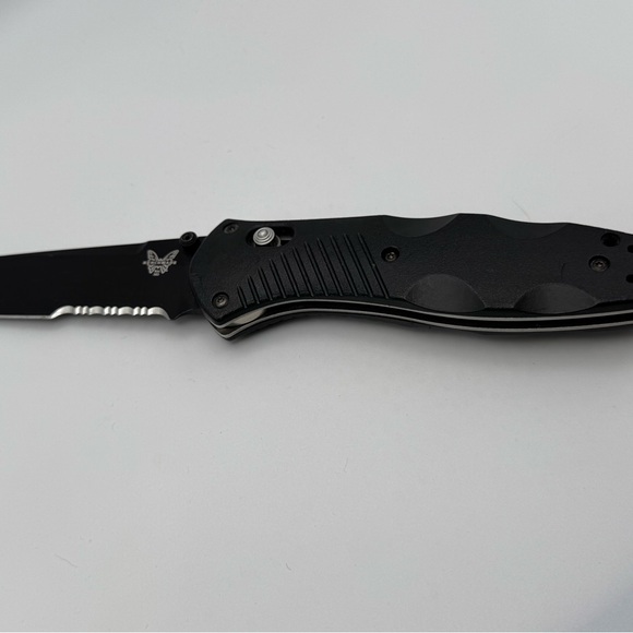 Benchmade Barrage Tanto Serrated Folding Knife Mint - Picture 5 of 7